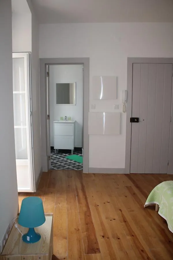 Guesthouse Castelo Lisbon Bed & Breakfast